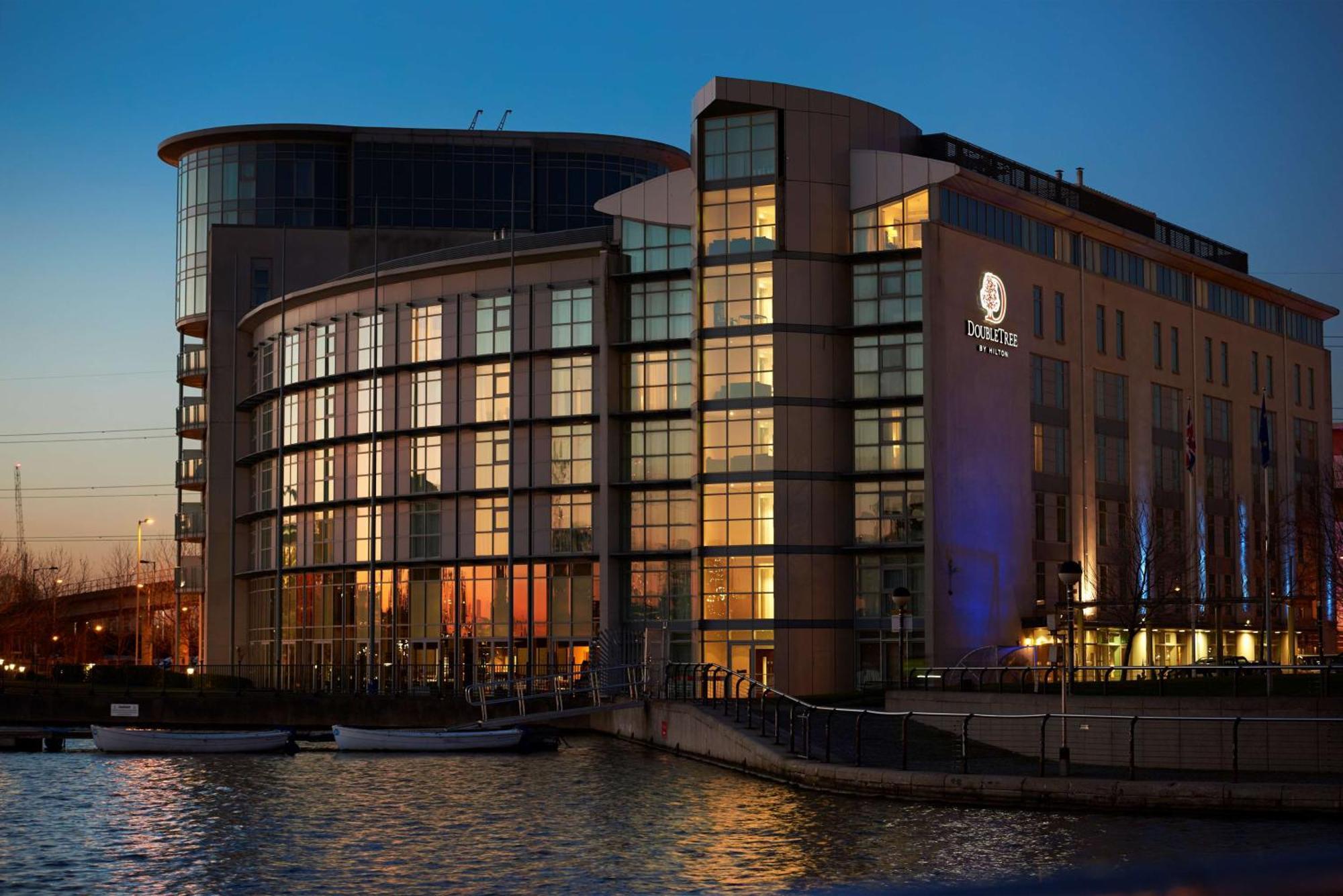 Отель Doubletree By Hilton Excel