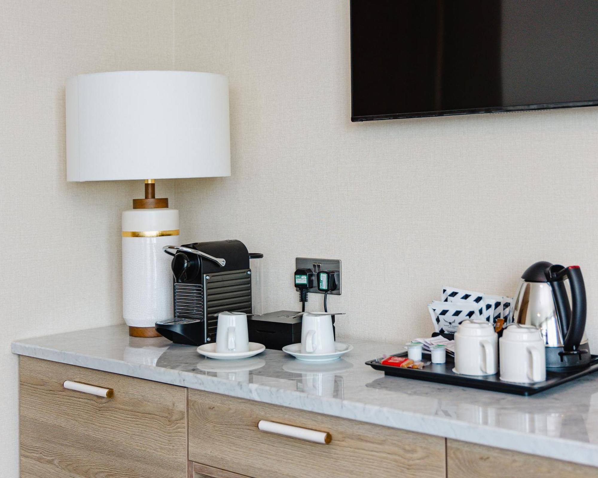 Отель Doubletree By Hilton Excel