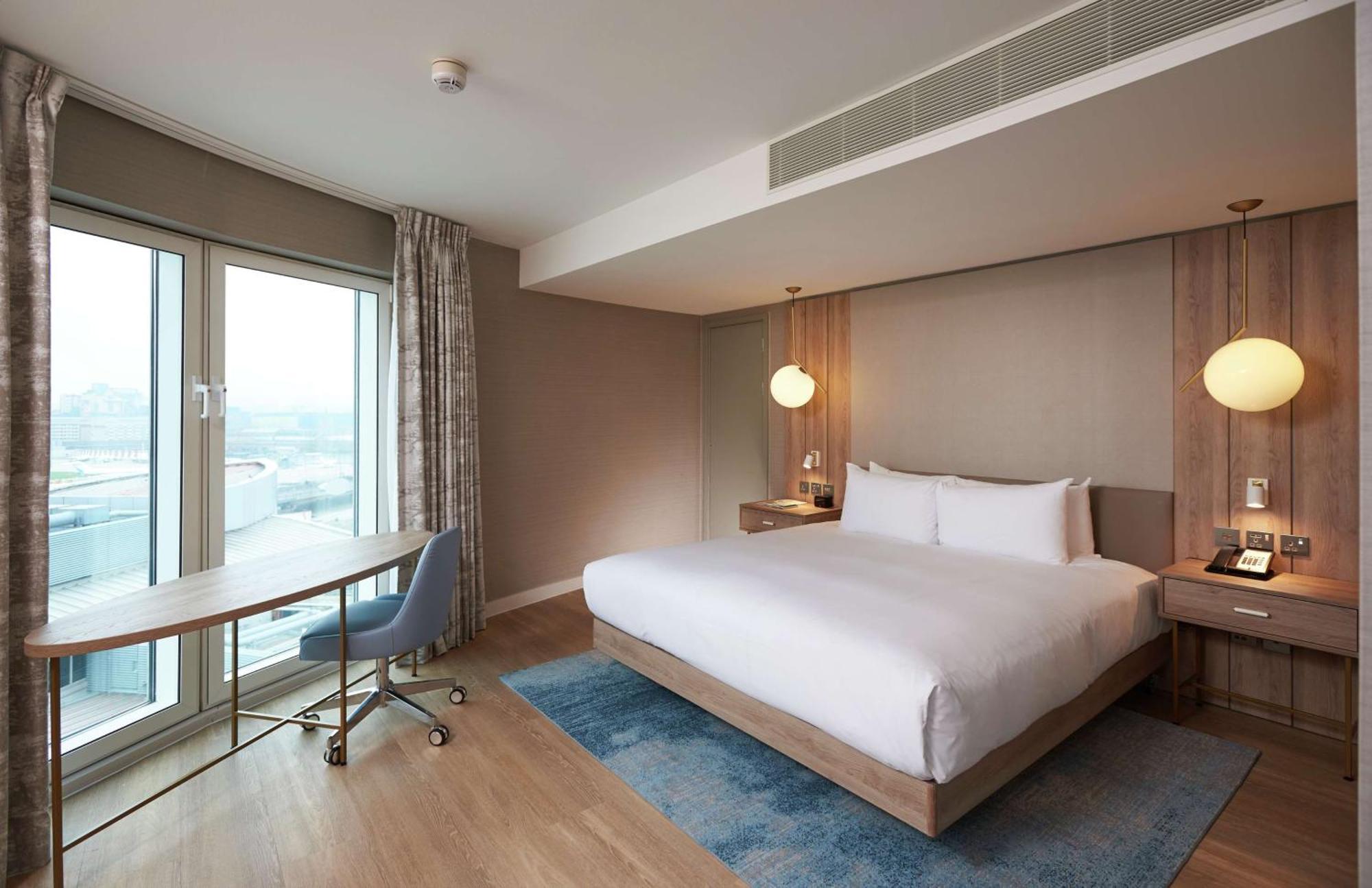 Отель Doubletree By Hilton Excel