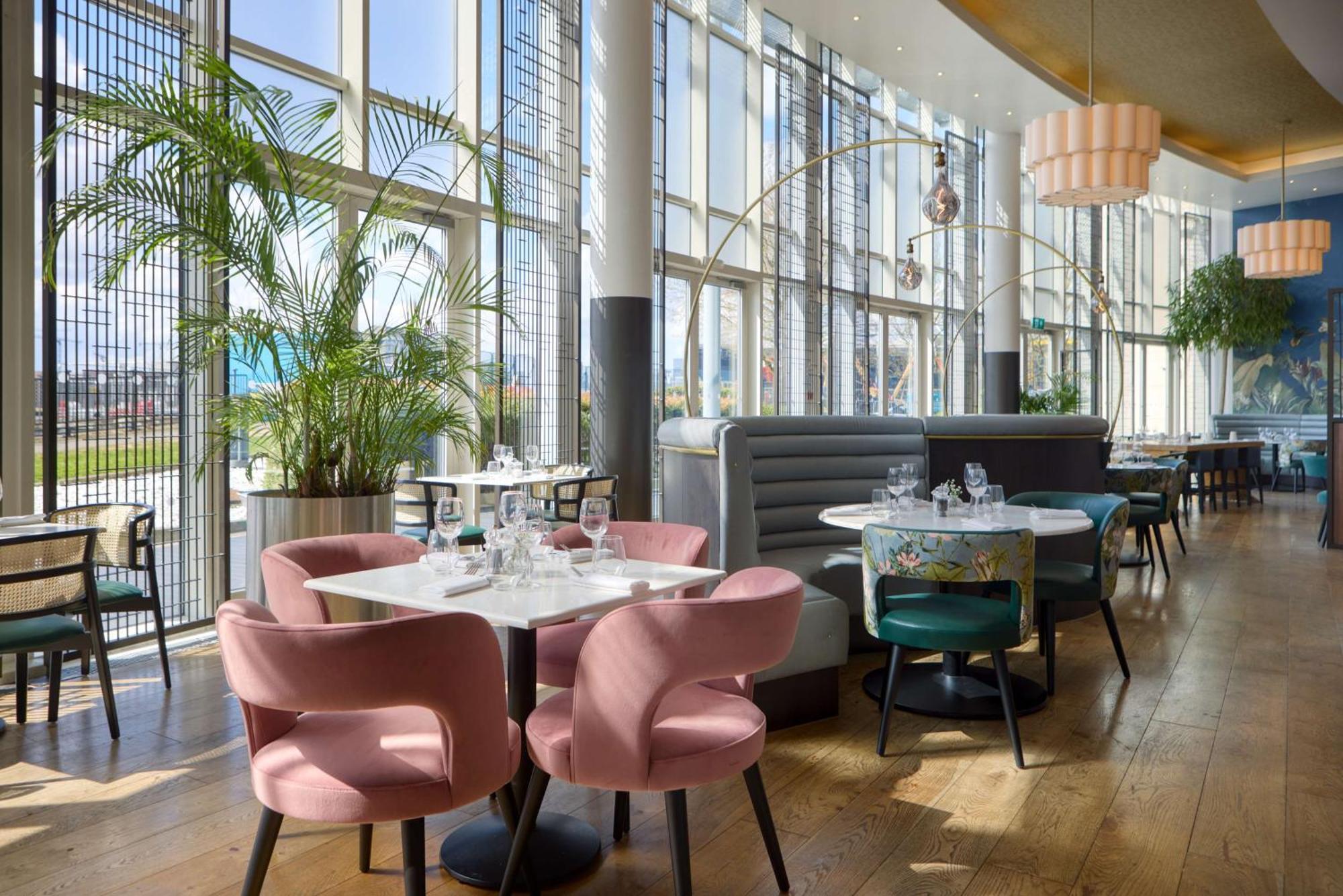 Отель Doubletree By Hilton Excel
