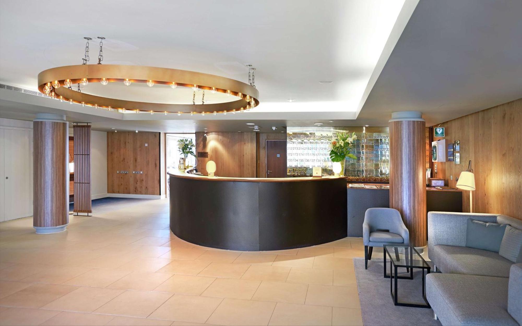 Doubletree By Hilton Excel Отель Лондон