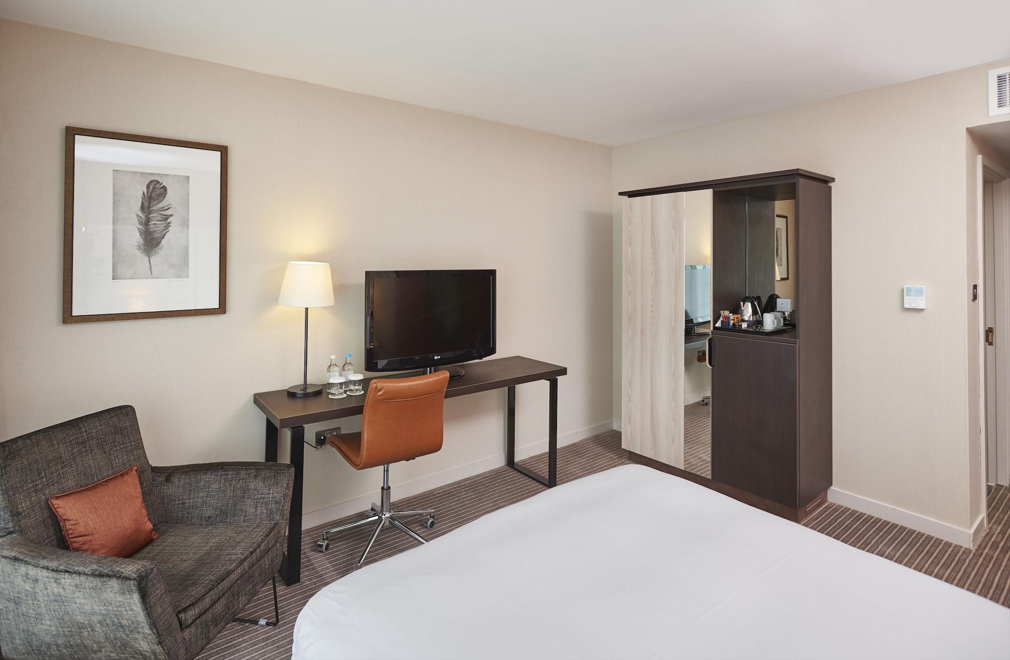 Doubletree By Hilton Excel Hotel
